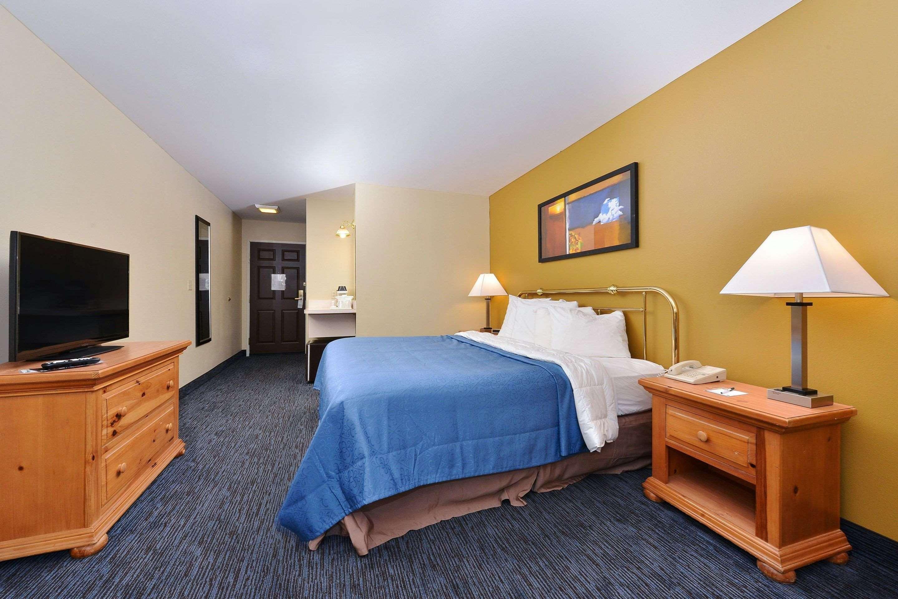 Quality Inn & Suites Shawano Bagian luar foto