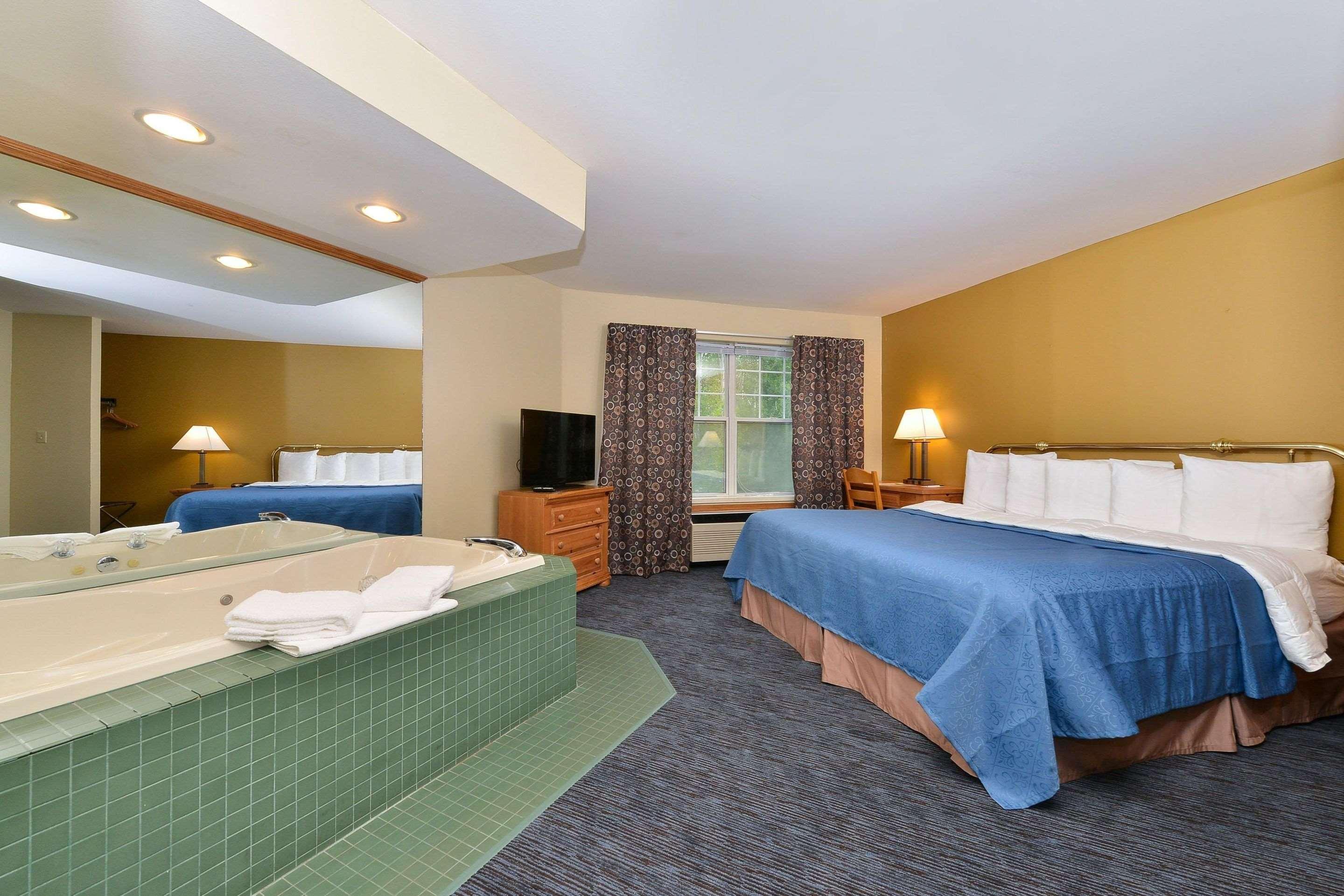 Quality Inn & Suites Shawano Bagian luar foto