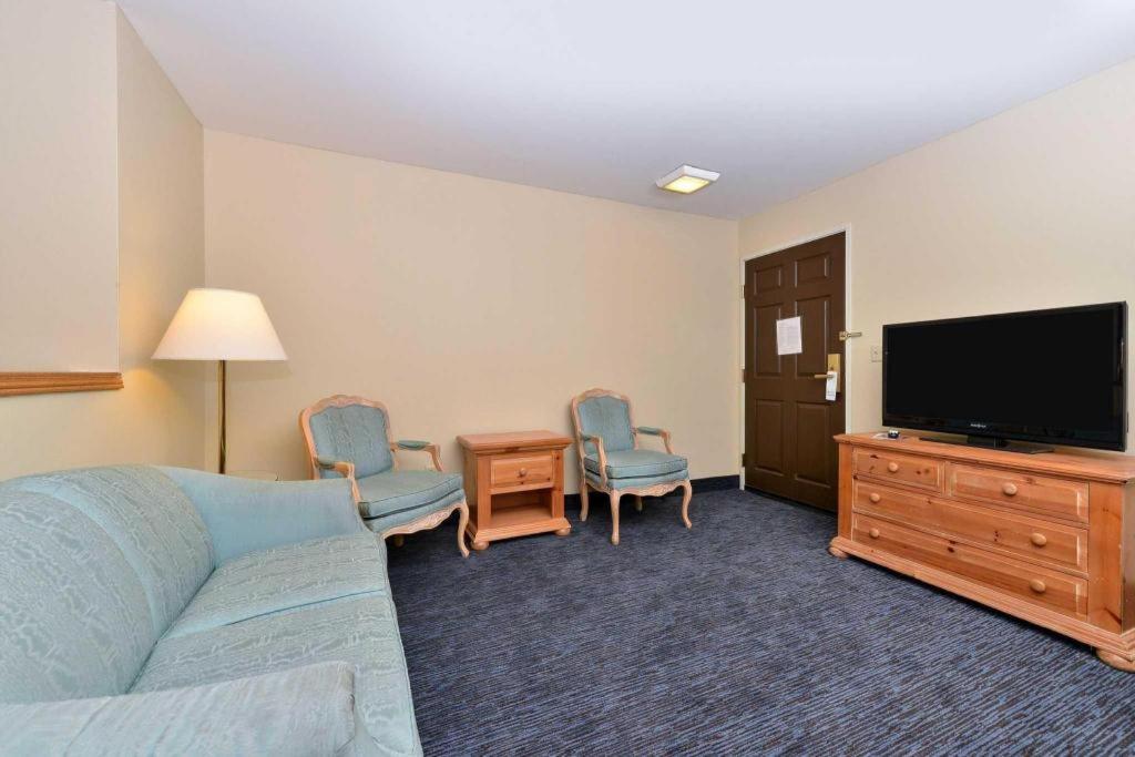 Quality Inn & Suites Shawano Bagian luar foto